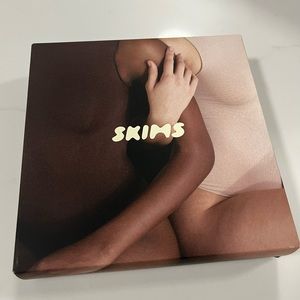 Skims NIB Crew Neck Long Sleeve Bodysuit- Sienna